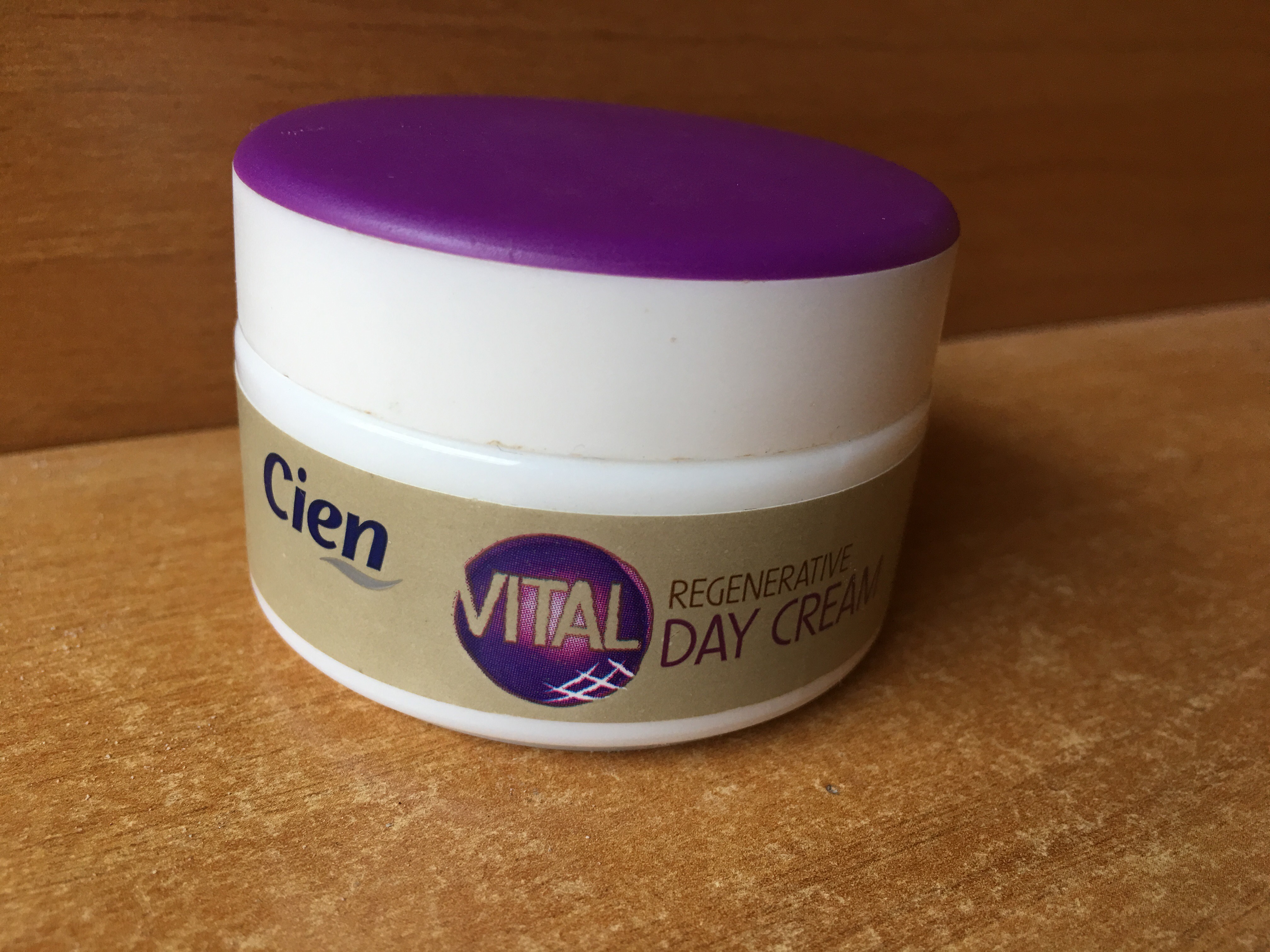 Cien Vital Regenerative Day Cream Lost On Make Up